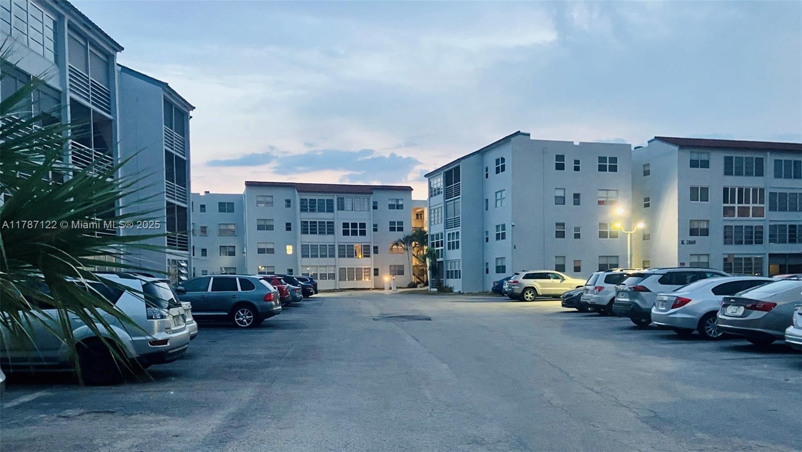 Property for Sale at 2840 Somerset Dr 410M, Lauderdale Lakes, Broward County, Florida - Bedrooms: 2 
Bathrooms: 2  - $119,000