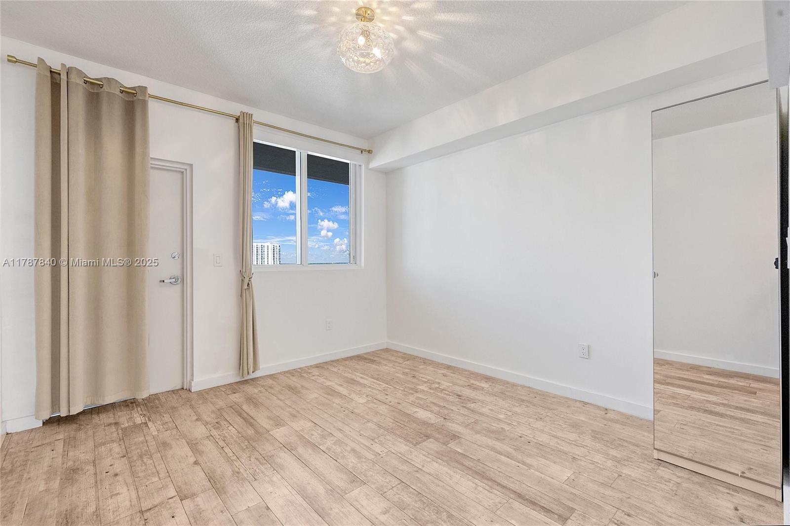 BAY HOUSE MIAMI CONDO - Residential