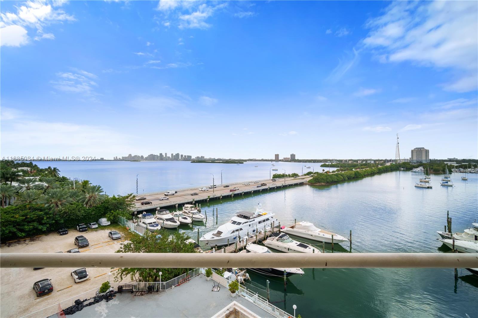 BAYSHORE YACHT & TENNIS C - Residential