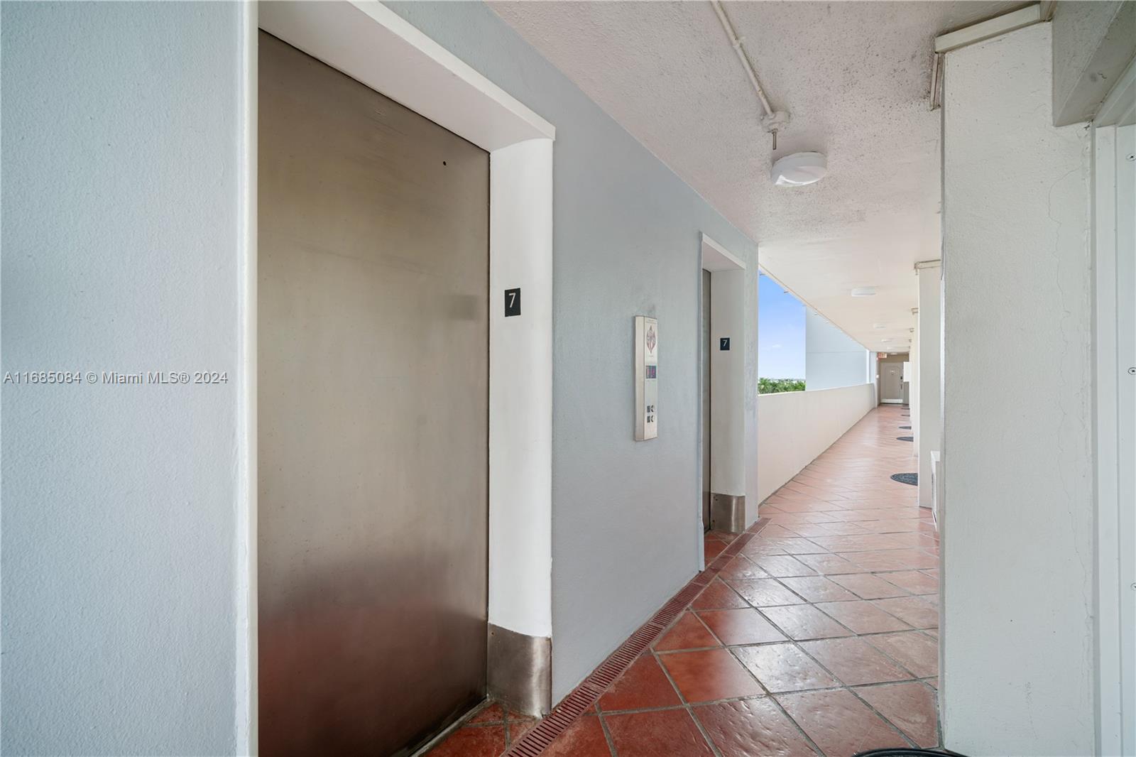 BAYSHORE YACHT & TENNIS C - Residential