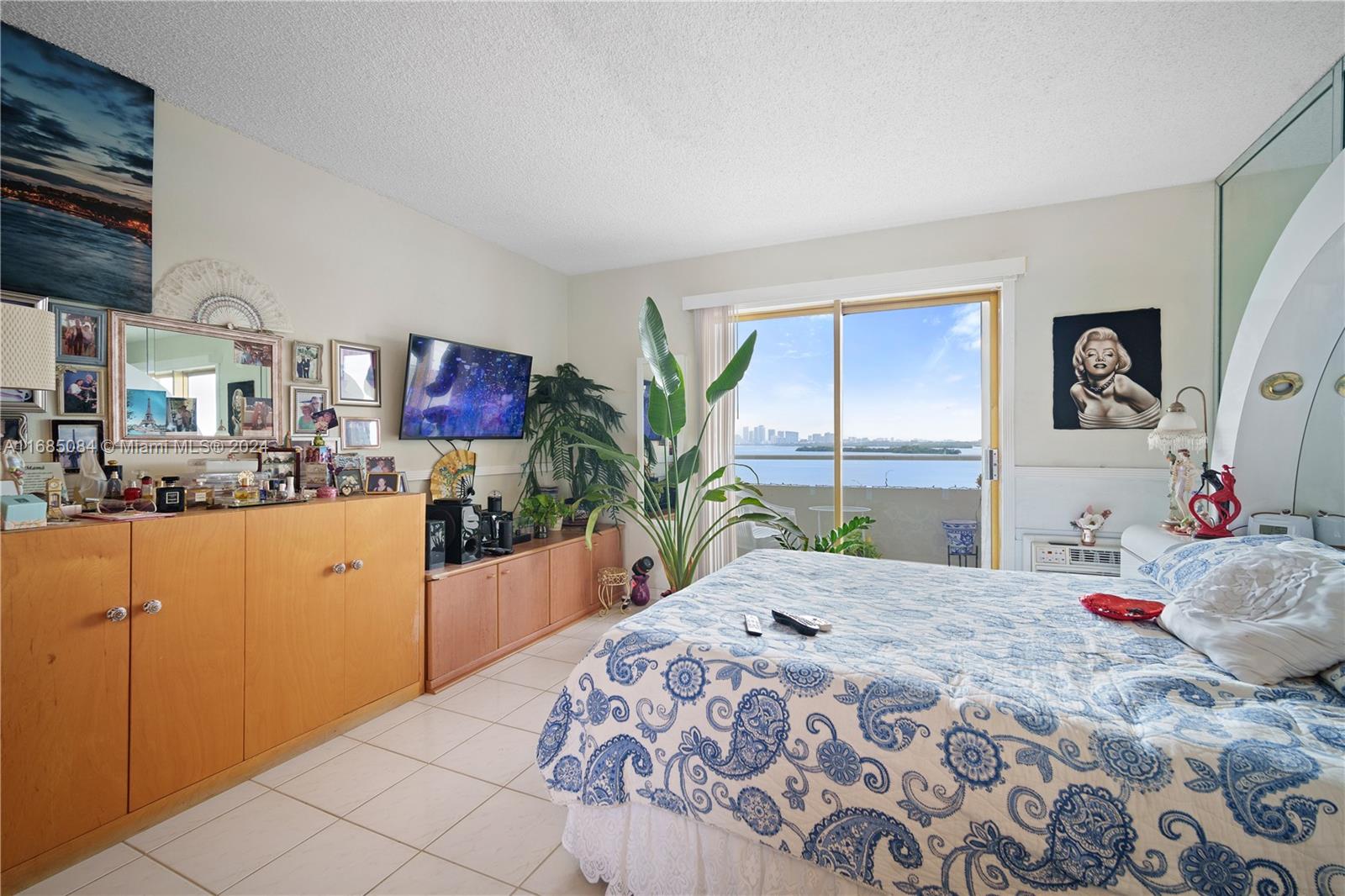 BAYSHORE YACHT & TENNIS C - Residential