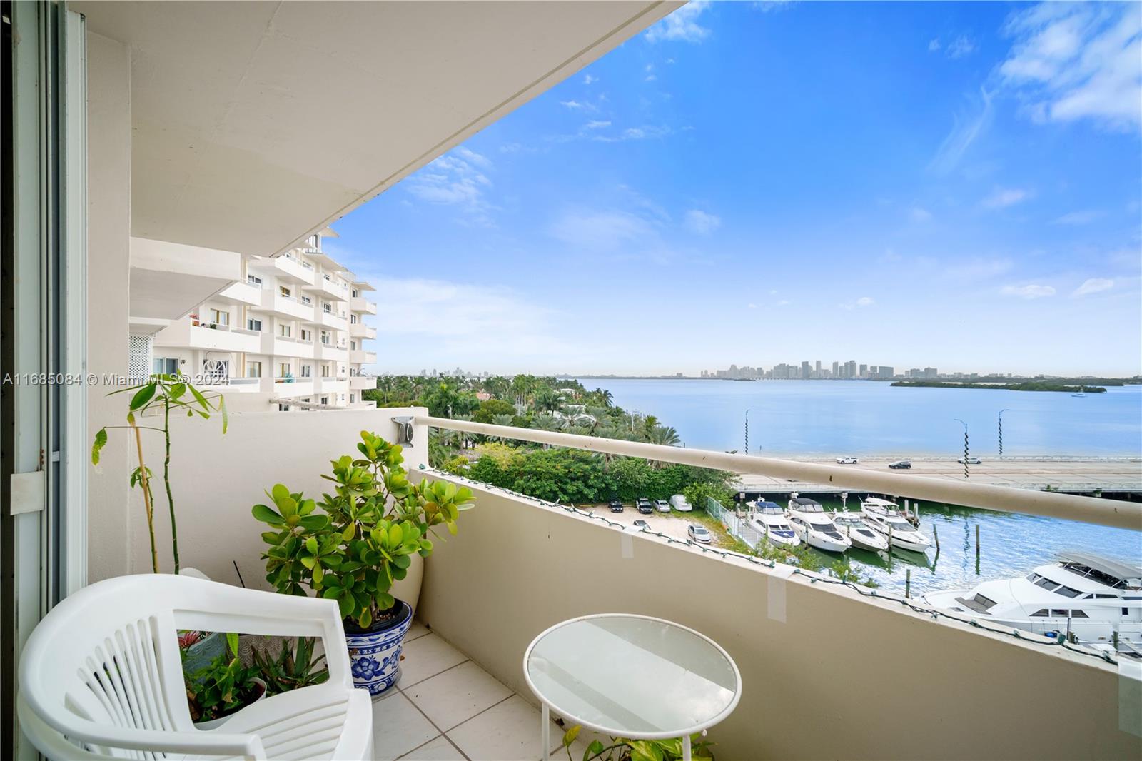 BAYSHORE YACHT & TENNIS C - Residential