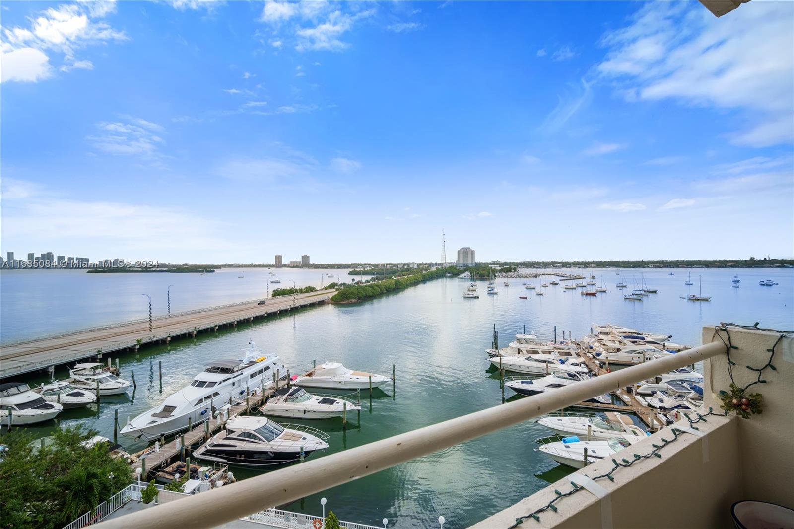 BAYSHORE YACHT & TENNIS C - Residential
