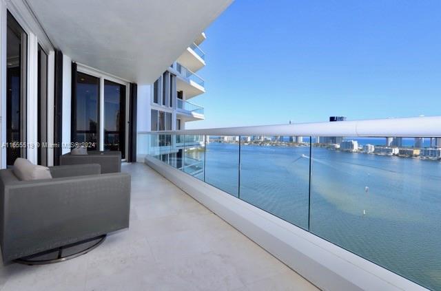 Williams Island - Residential