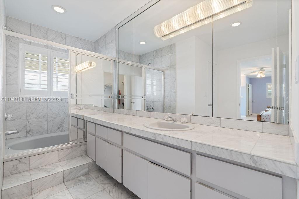 PORT ANTIGUA PLAT NO 5 & - Residential