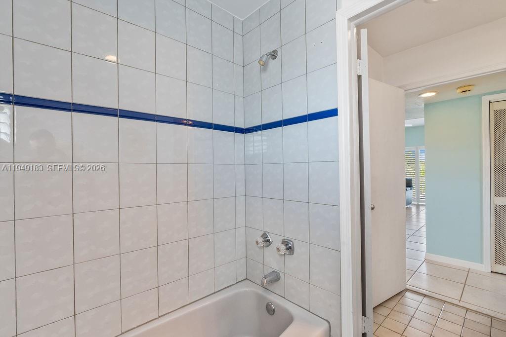 PORT ANTIGUA PLAT NO 5 & - Residential