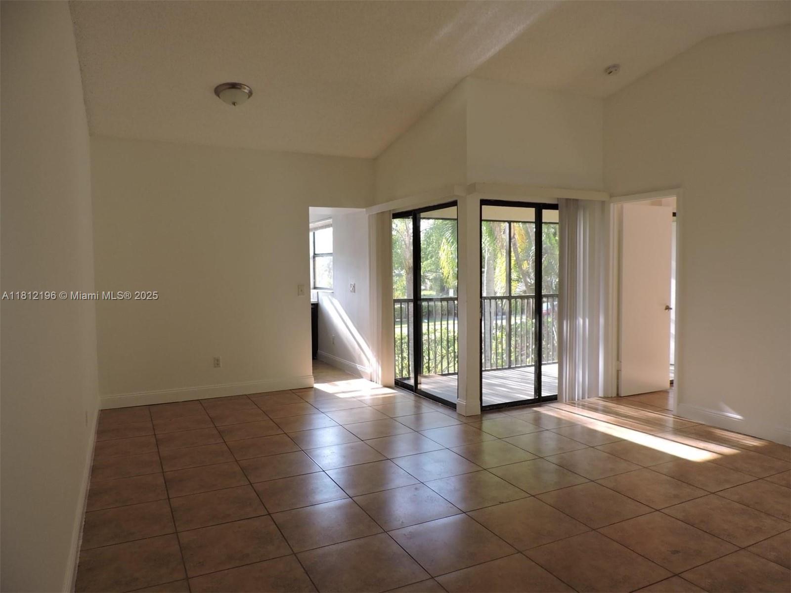 LAKESHORE CONDO #9 - Residential