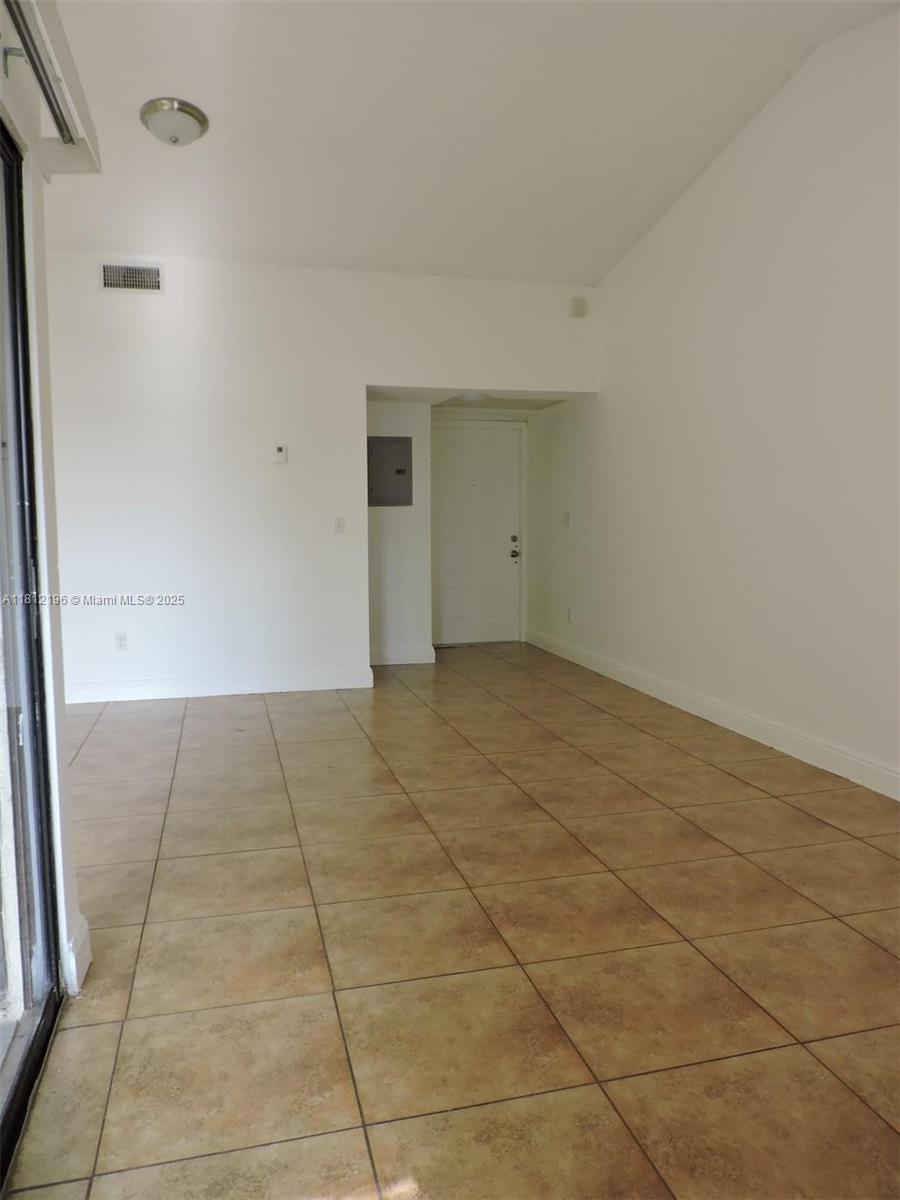 LAKESHORE CONDO #9 - Residential