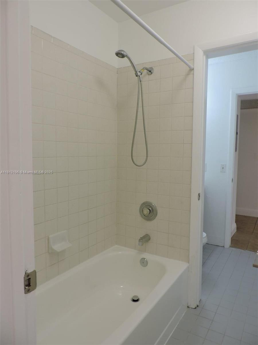 LAKESHORE CONDO #9 - Residential