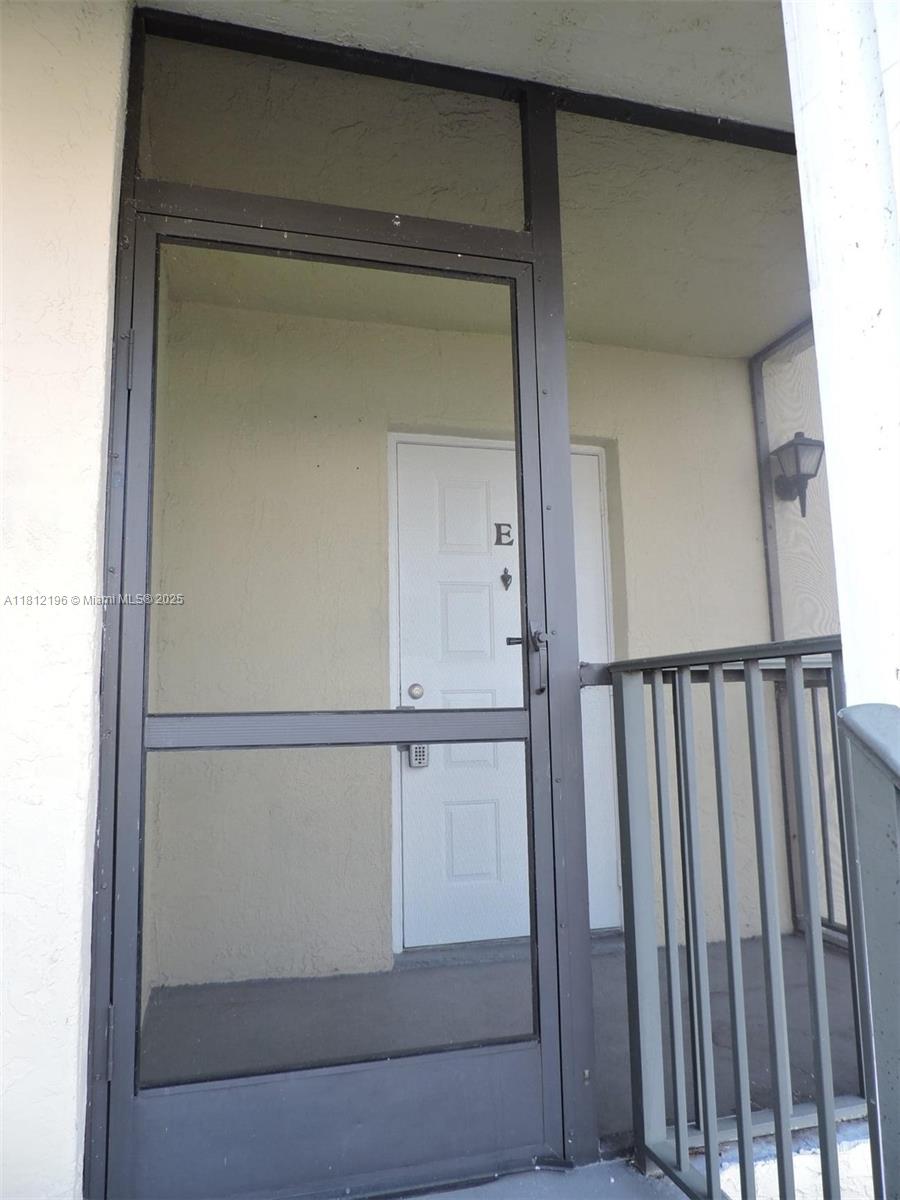 LAKESHORE CONDO #9 - Residential