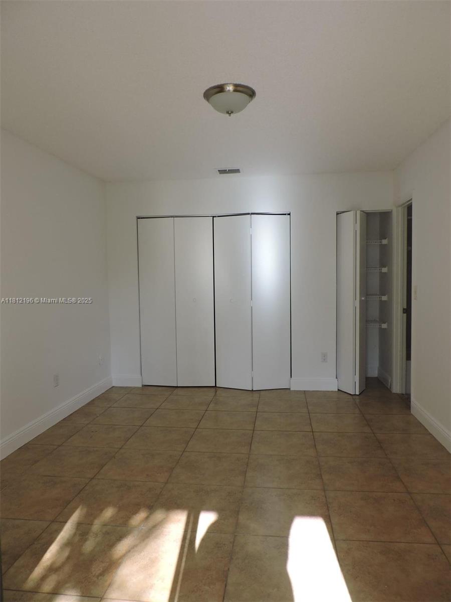 LAKESHORE CONDO #9 - Residential