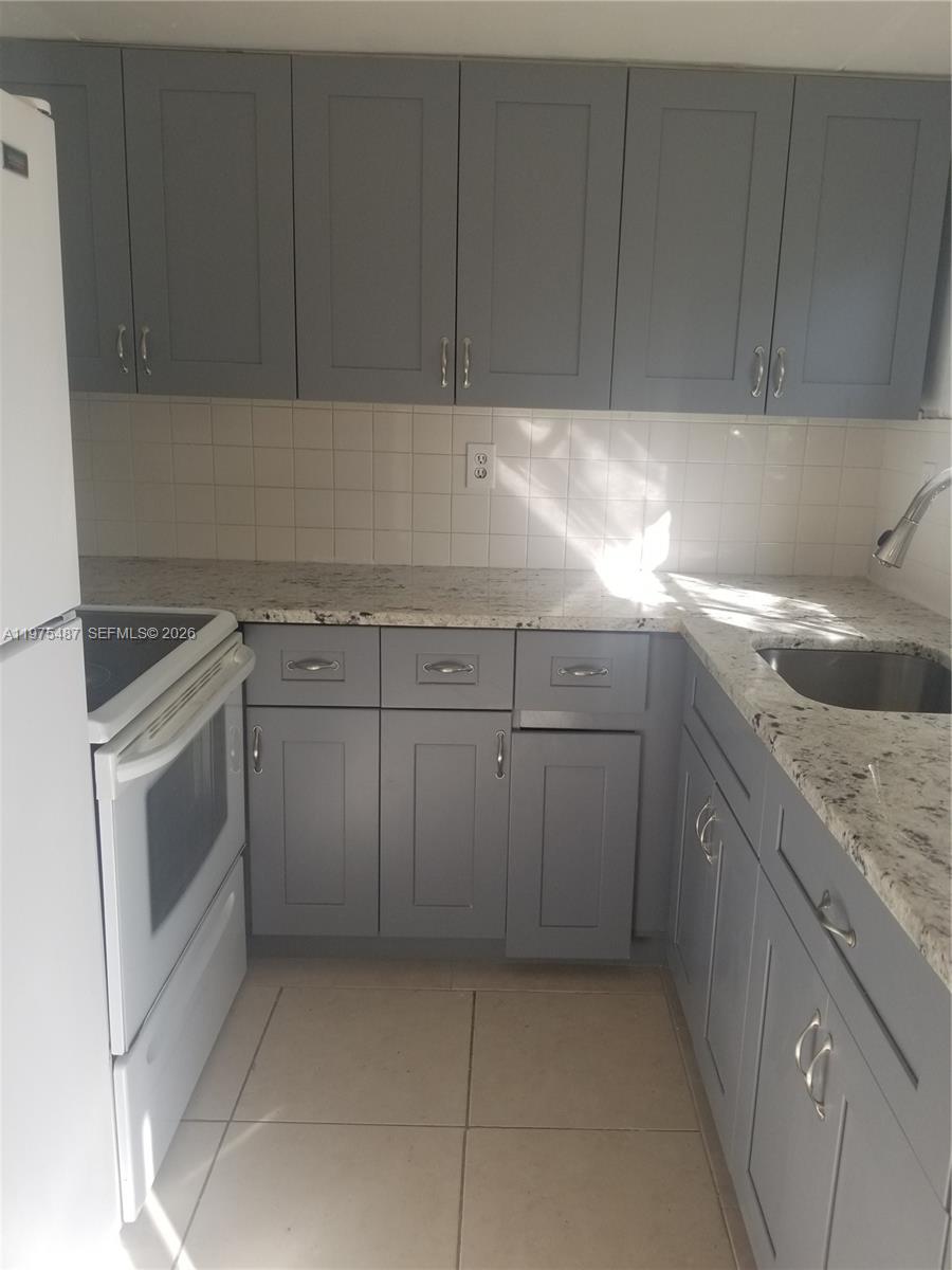 VILLAS AT CORAL SPRINGS - Residential Lease