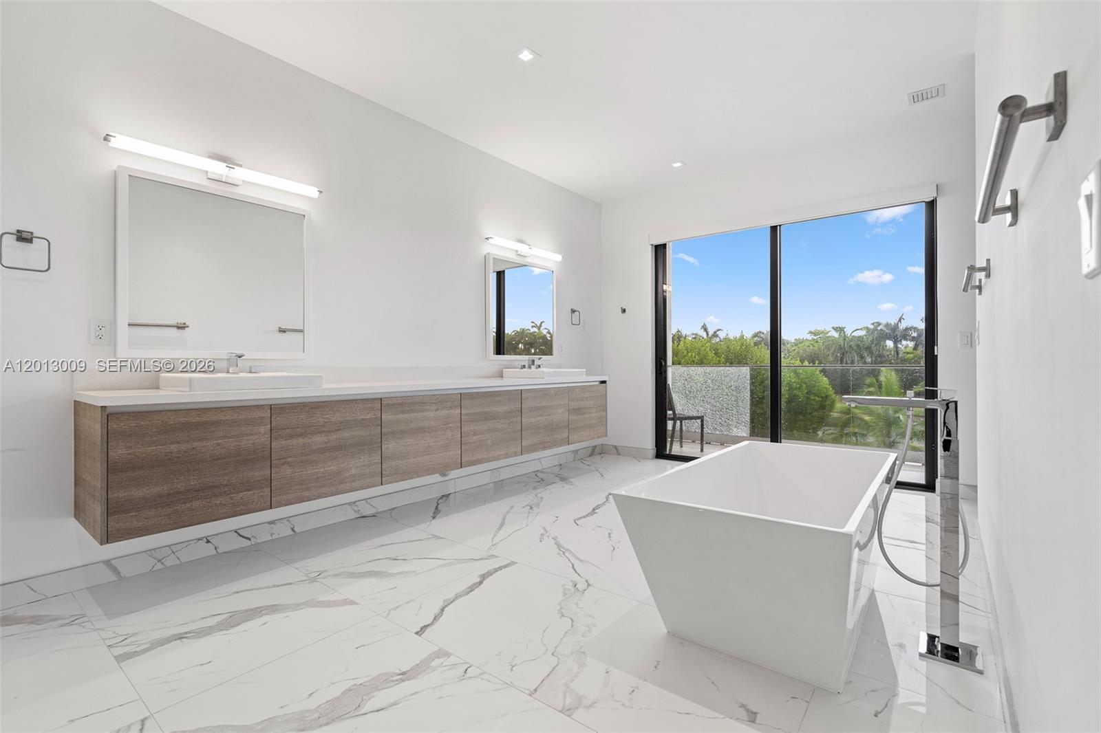 WESTON ESTATES - Residential Lease