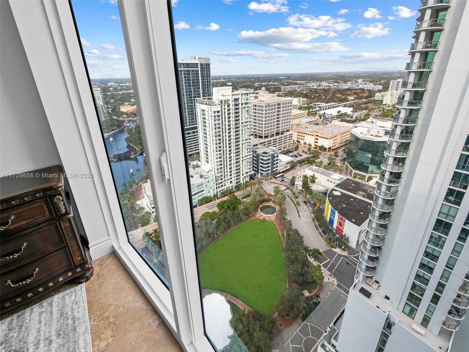 LAS OLAS RIVER HOUSE COND - Residential