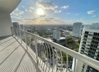 1750 N Bayshore Dr 3911 Miami FL 33132