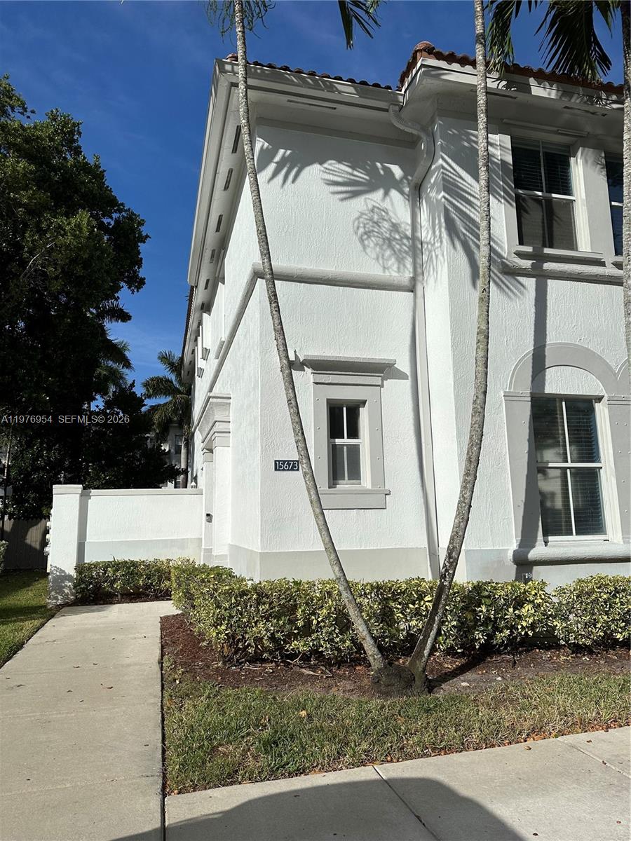 VILLAS AT NAUTICA ONE CON - Residential Lease