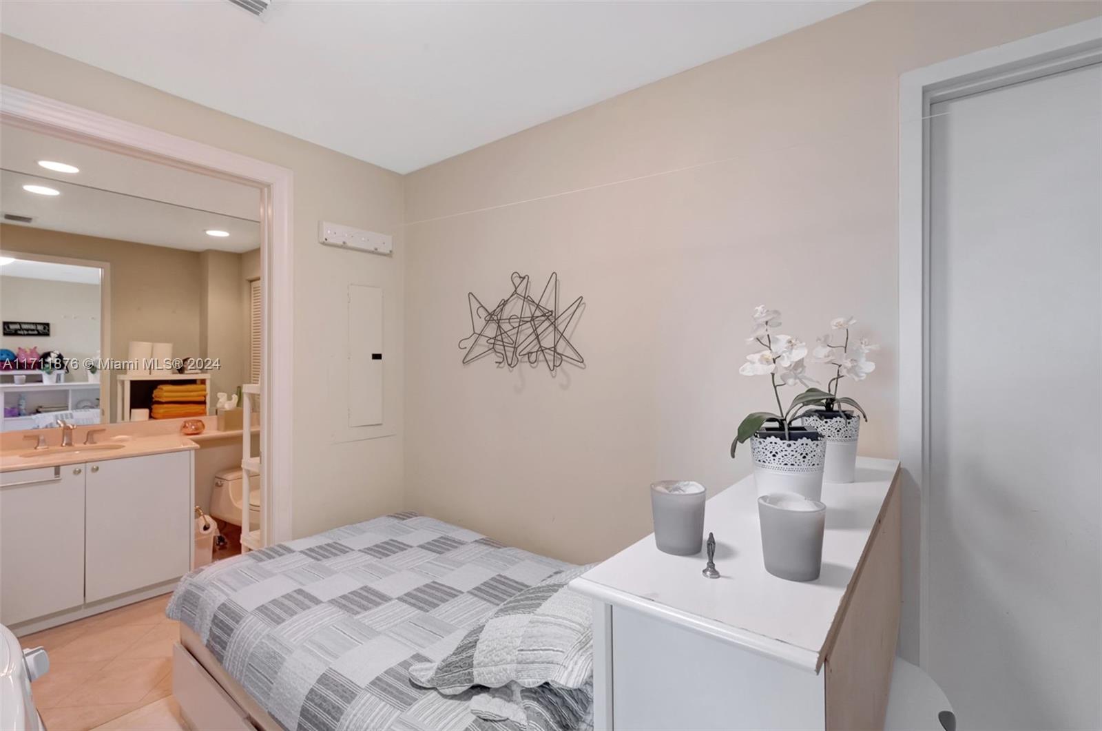 CLUB TOWER ONE CONDO - Residential Lease