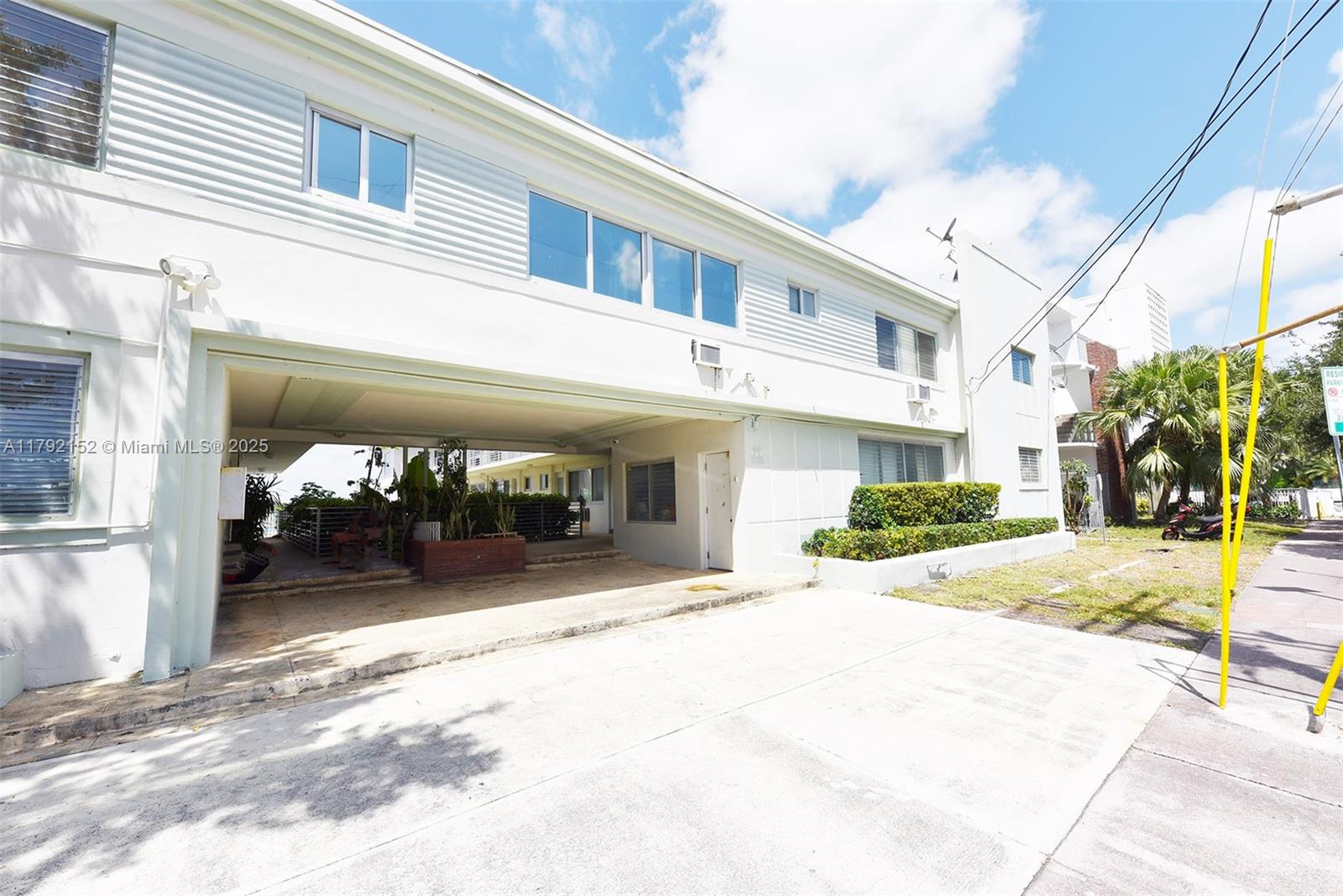 2250 Bay Dr 17, Miami Beach, Miami-Dade County, Florida - 1 Bedrooms  
1 Bathrooms - 