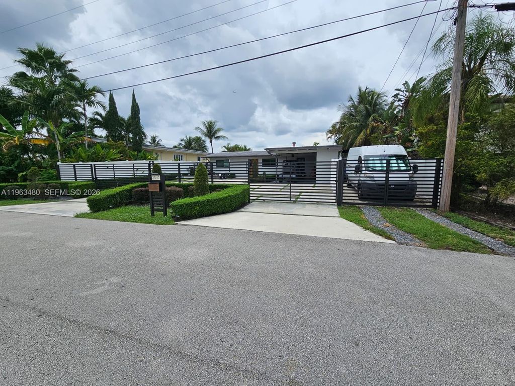 Photo of 2543 Gulfstream Ln, Fort Lauderdale, FL 33312 (MLS # A11963480)