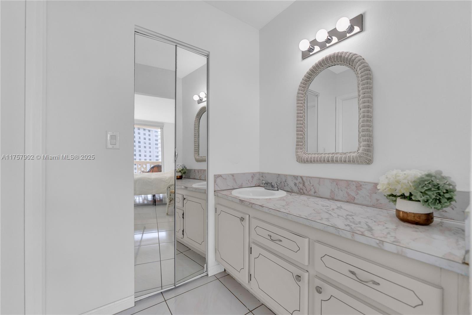 IMPERIAL TOWERS CONDO - Residential