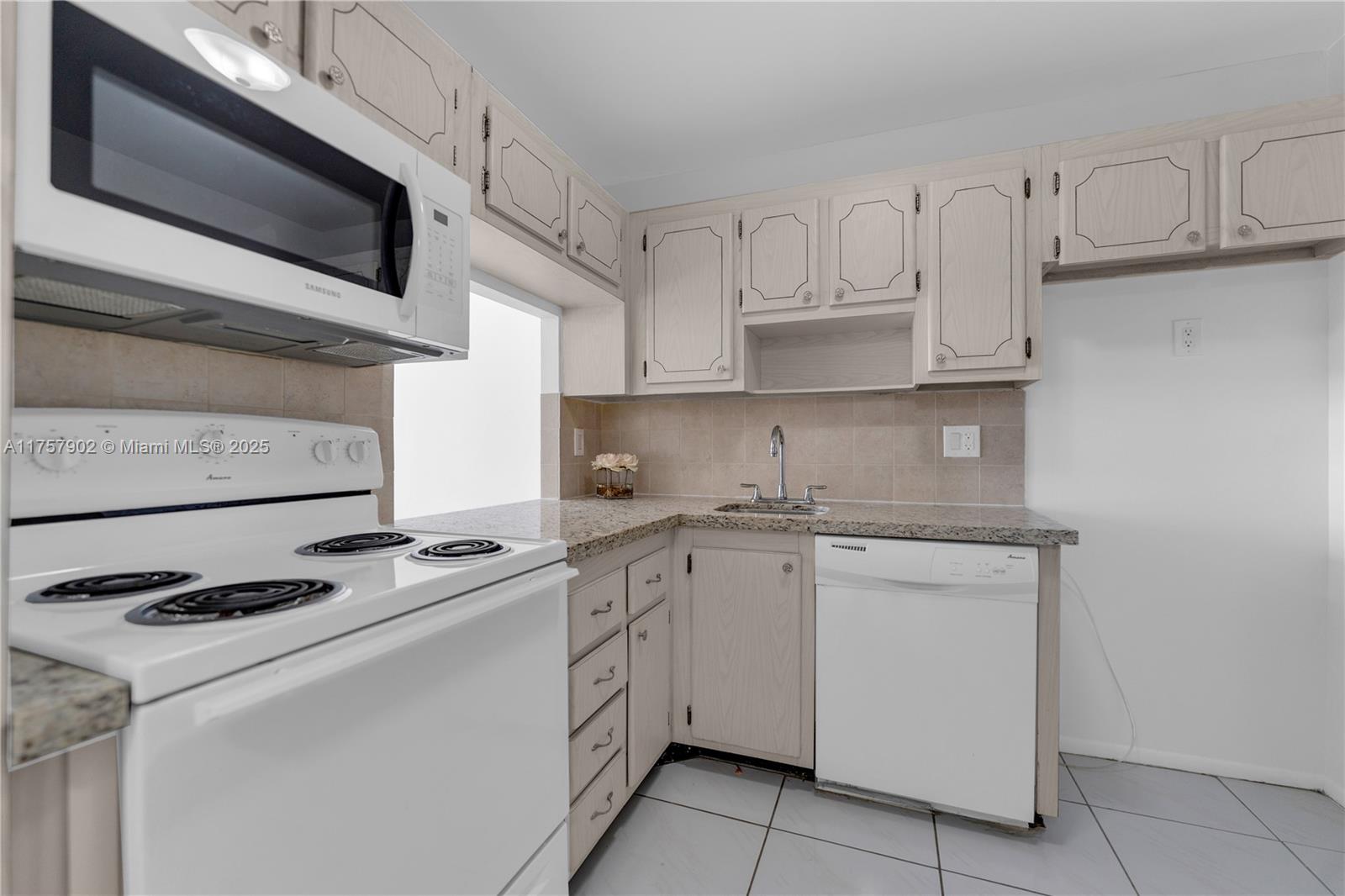 1817 S Ocean Dr 827