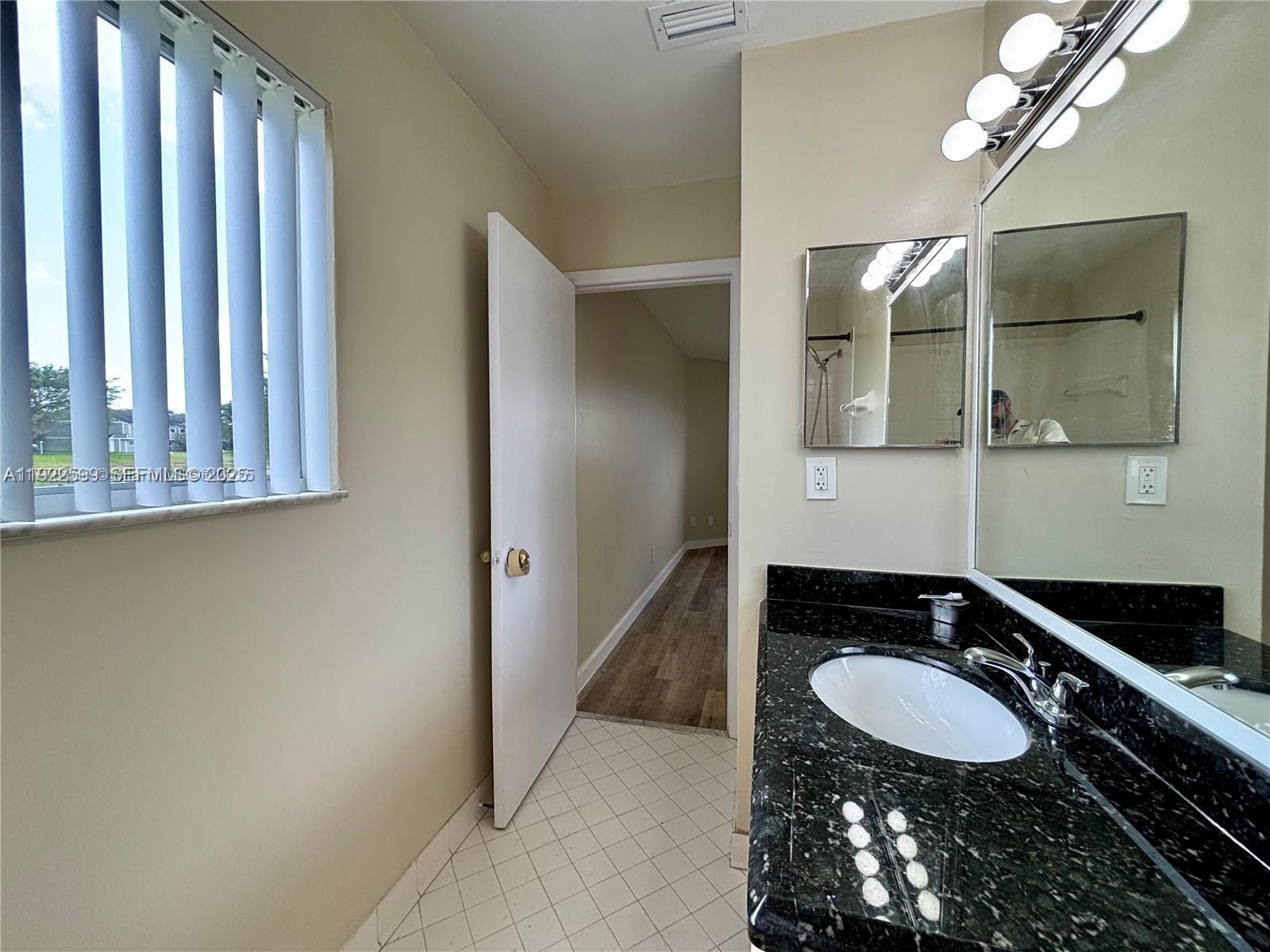 SUMMER LAKE - Residential Lease