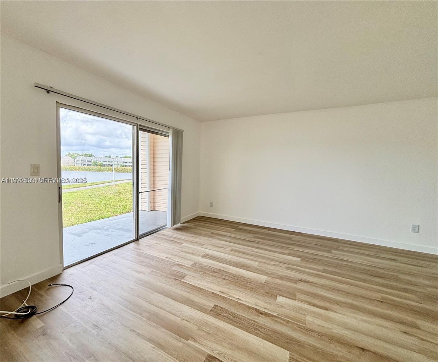 SUMMER LAKE - Residential Lease