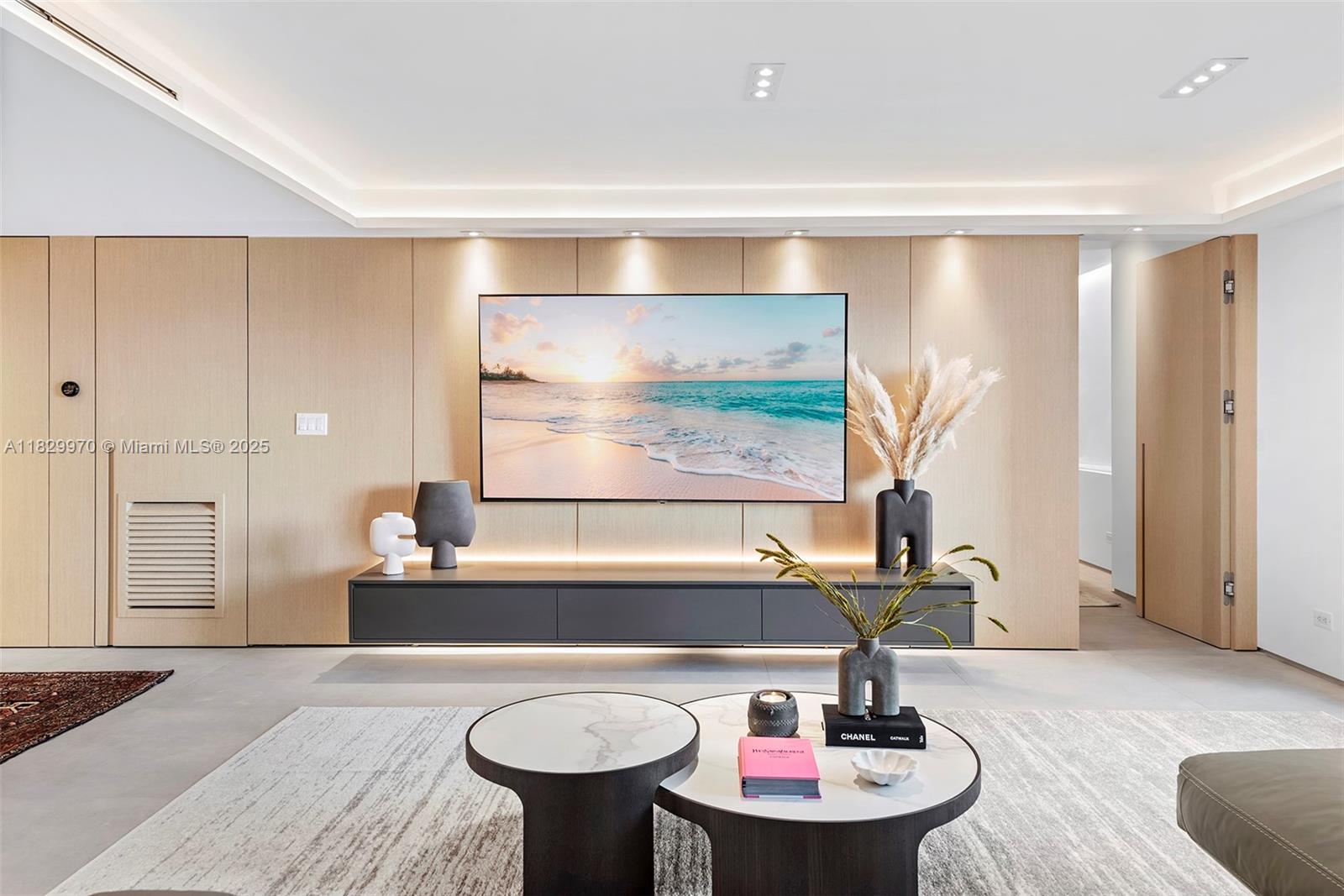 2301 Collins Ave 1004/1003