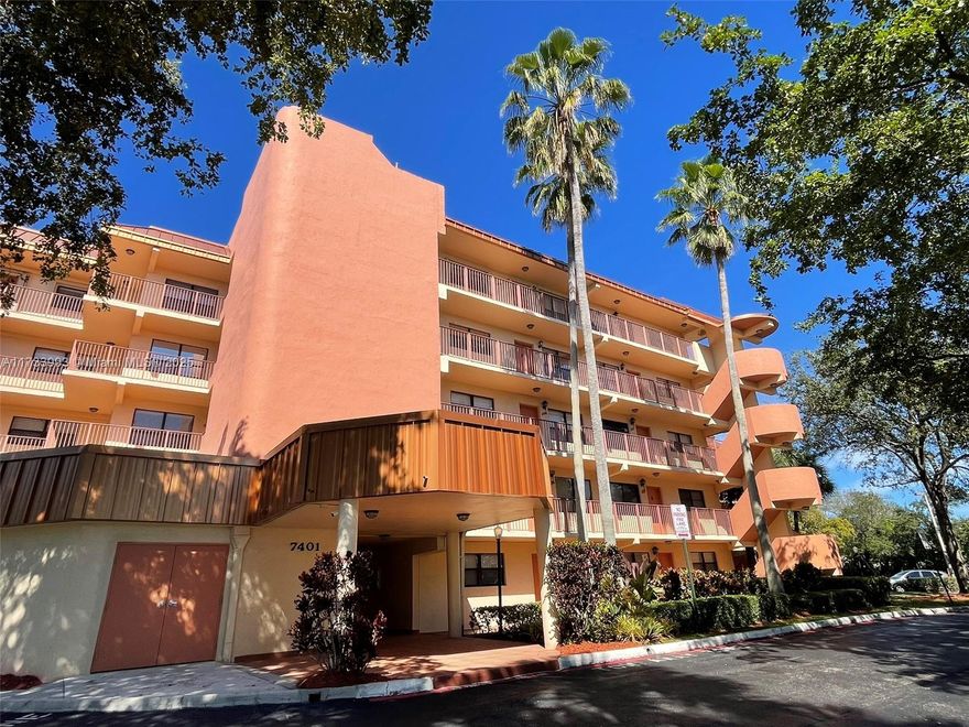 ENJOY YOUR MORNING COFFEE OR EVENING COCKTAILS ON THE BALCONY OF THIS 2 BED/2 BATH, FULLY RENOVATED CONDO IN THE HEART OF PLANTATION IN PLANTATION FOREST!  GALLEY KIT W/LOTS OF WHITE CABINETS, GRANITE COUNTERS, SS APP, NEWER REFRIG/DW. W/D IN UNIT.  BREAKFAST NOOK W/PLENTY OF NATURAL LIGHT. SPACIOUS LIV/DIN AREA, MASTER SUITE W/SITTING AREA, BAY WINDOW OVERLOOKING TRANQUIL GARDEN BELOW.  HUGE WALK IN CLOSET, FLOOR TO CEILING TILE, SHOWER.  2ND BED W/WALK IN CLOSETM, BATH W/ SHOWER/TUB COMBO.  AC 2024 WITH 3 YEAR SERVICE PLAN.  CROWN MOLDING IN LIV/DIN, MASTER BED, BREAKFAST NOOK. TILE/LAMINATE FLOORING. ALL AGES. 2 RES PARKING SPACES.  COMM HAS STRONG RESERVES!! AMENITIES INC POOL, WHIRLPOOL, PICNIC AREA, GYM, PLAYGROUND, COMM RM. NEAR PLANTATION WALK, MALLS - ONLY THING MISSING IS YOU!