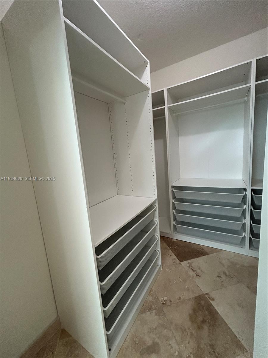 METROPOLIS I AT DADELAND - Residential