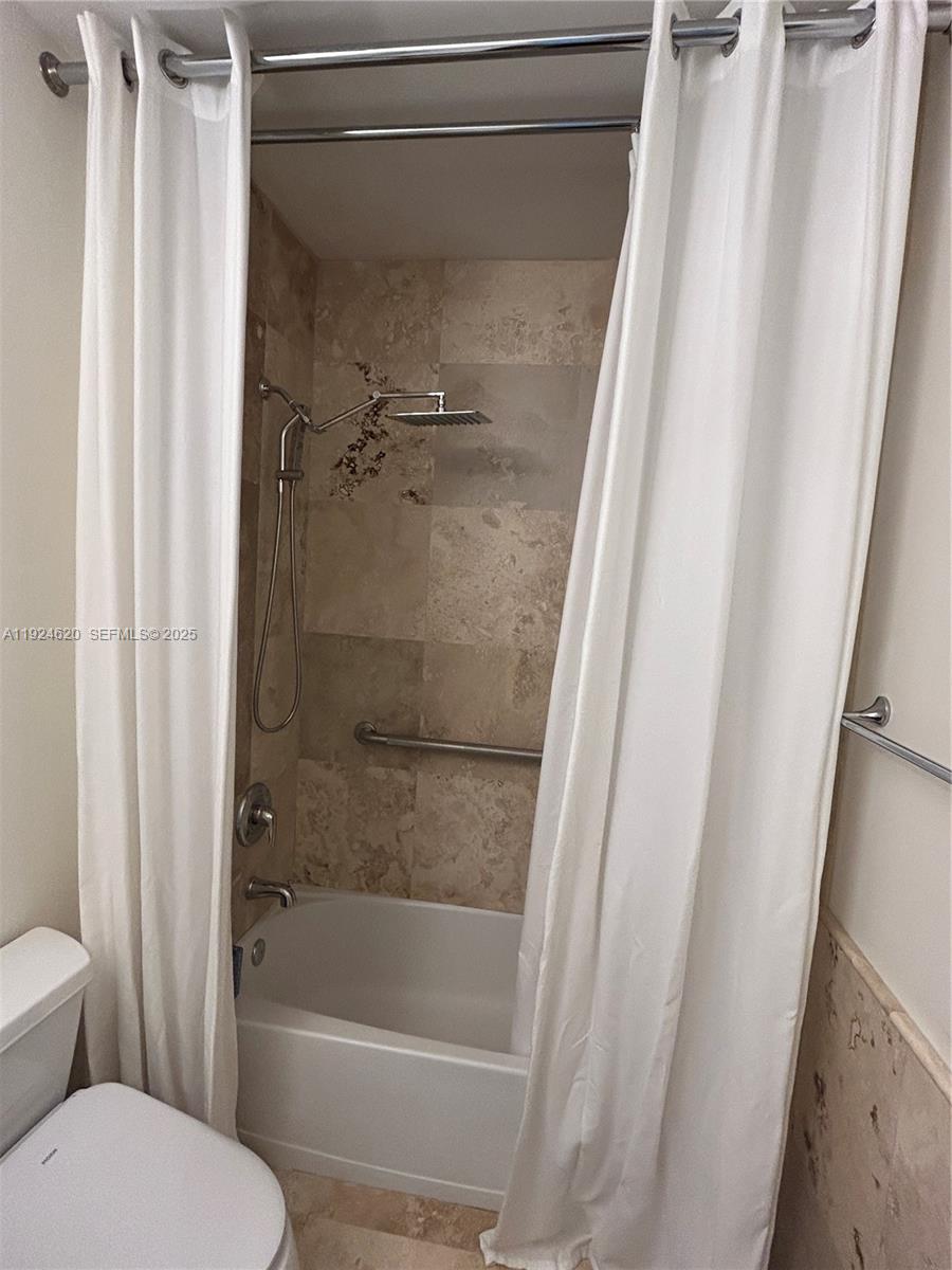 METROPOLIS I AT DADELAND - Residential