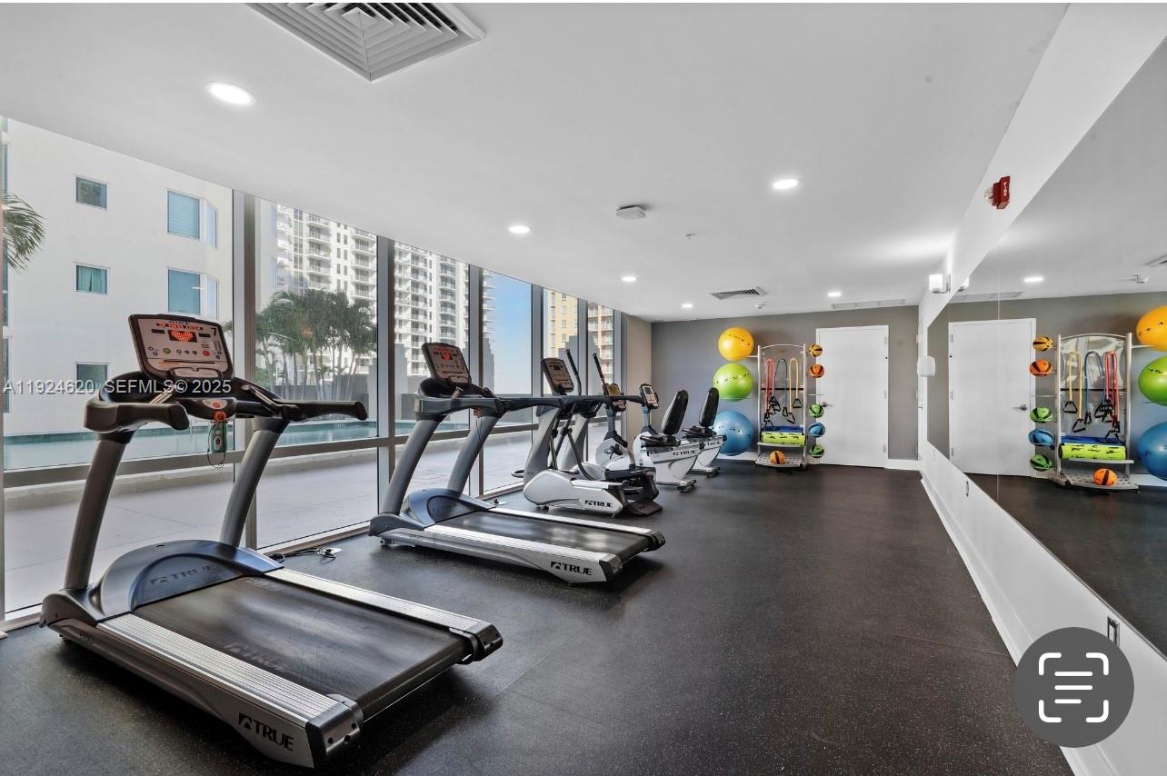 METROPOLIS I AT DADELAND - Residential