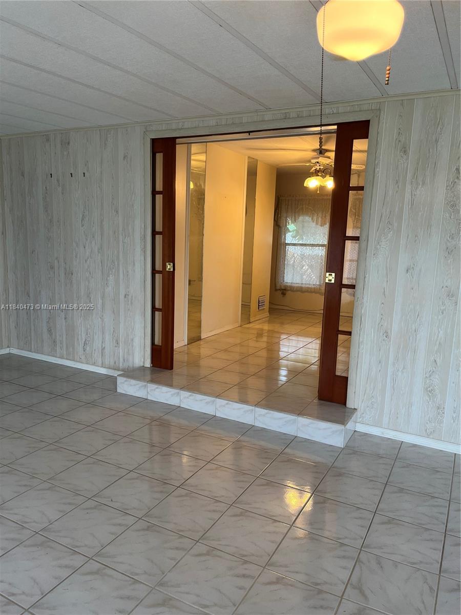 KEY LARGO TRAILER VILLAGE - Residential