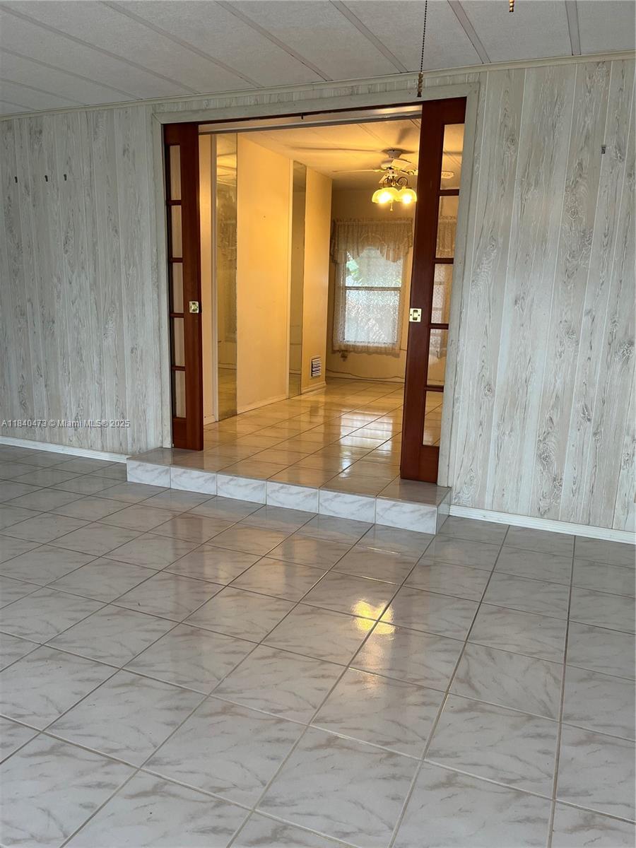 KEY LARGO TRAILER VILLAGE - Residential