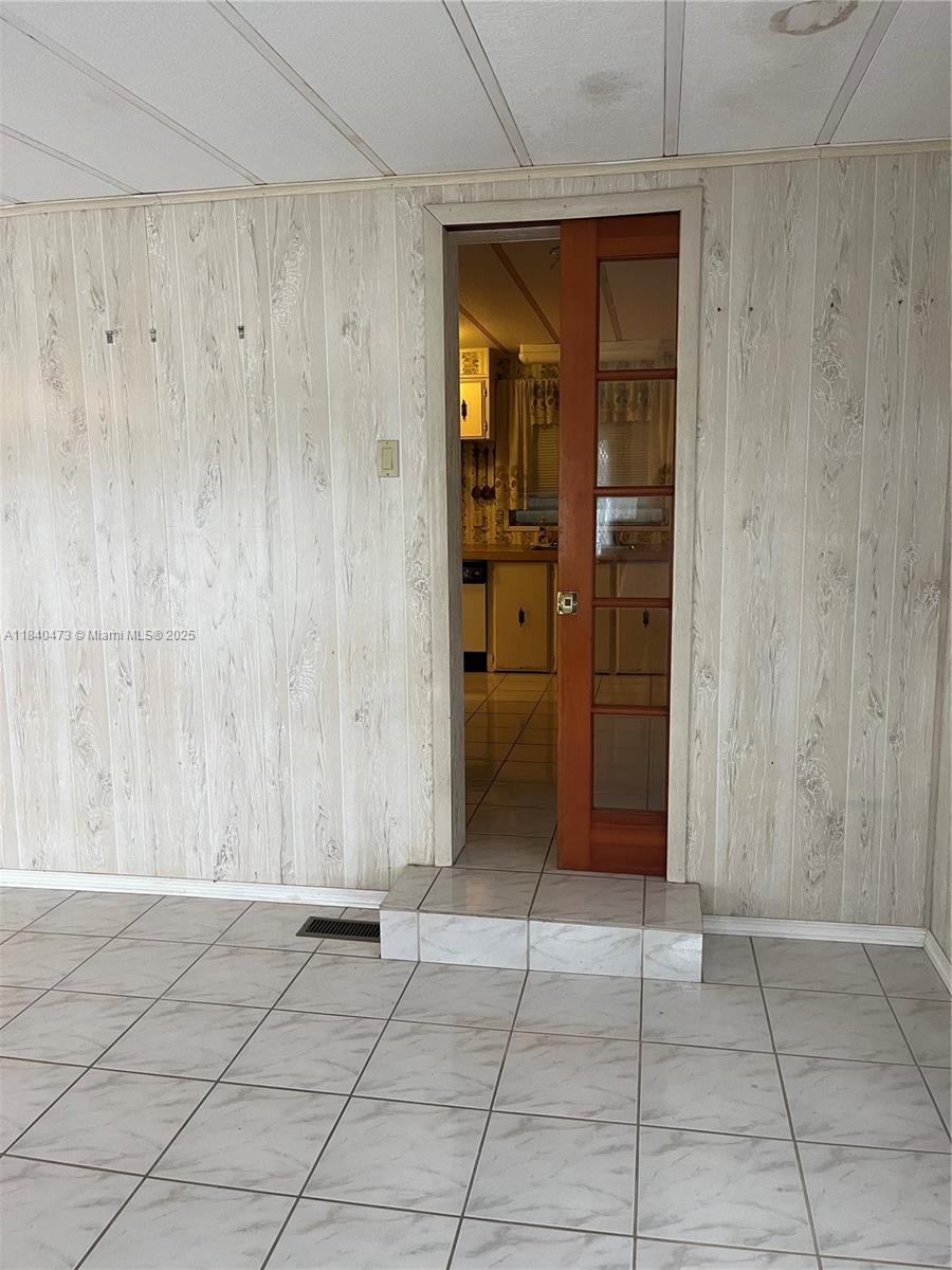 KEY LARGO TRAILER VILLAGE - Residential