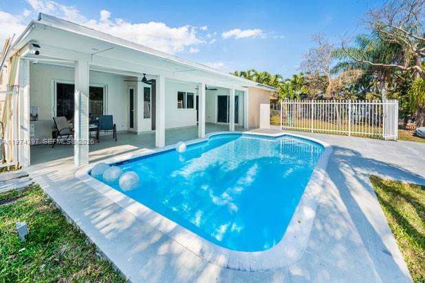 ROYAL PALM ACRES FIRST SE - Residential