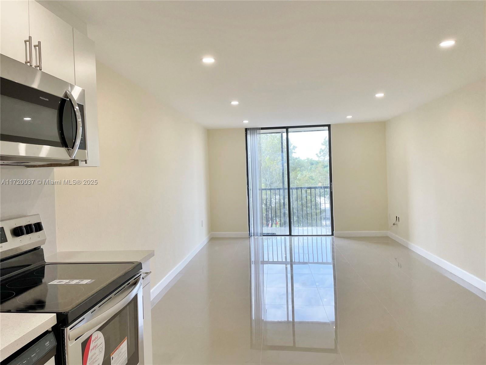 Rental Property at 16950 W Dixie Hwy A535, North Miami Beach, Miami-Dade County, Florida - Bedrooms: 1 
Bathrooms: 1  - $1,850 MO.