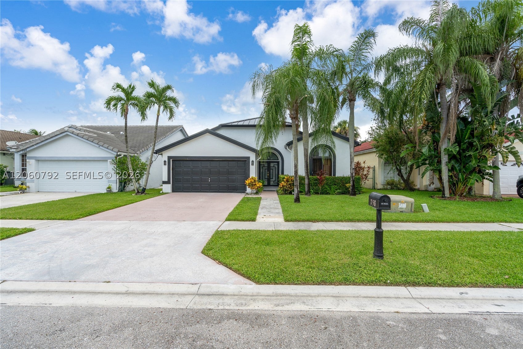 758 Lake Wellington Dr