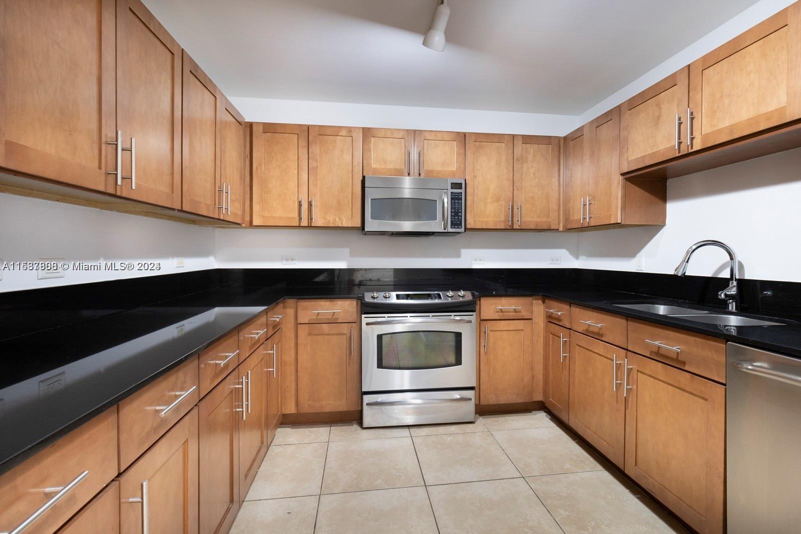 COLONNADE AT DADELAND SW - Residential Lease