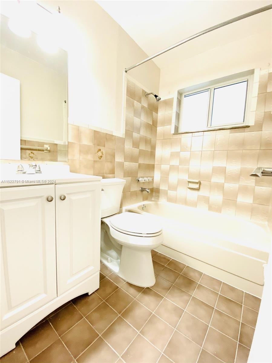 PALM SPRINGS ESTS 6TH ADD - Residential Lease