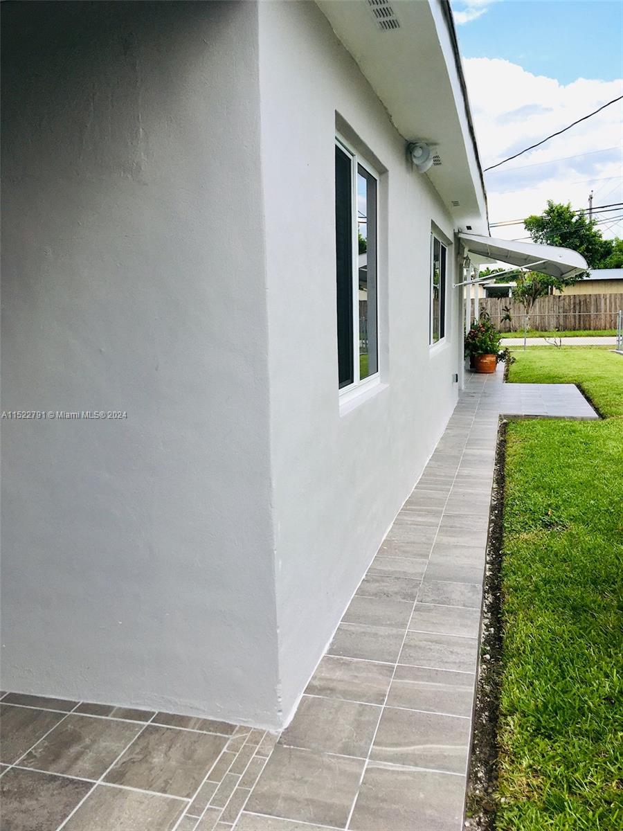 PALM SPRINGS ESTS 6TH ADD - Residential Lease