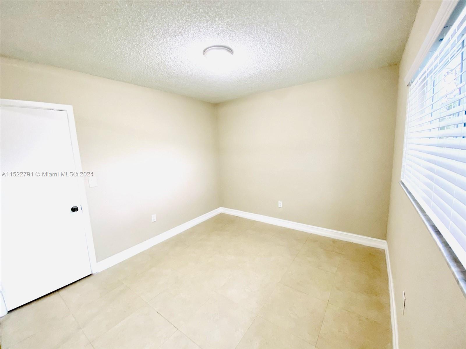 PALM SPRINGS ESTS 6TH ADD - Residential Lease