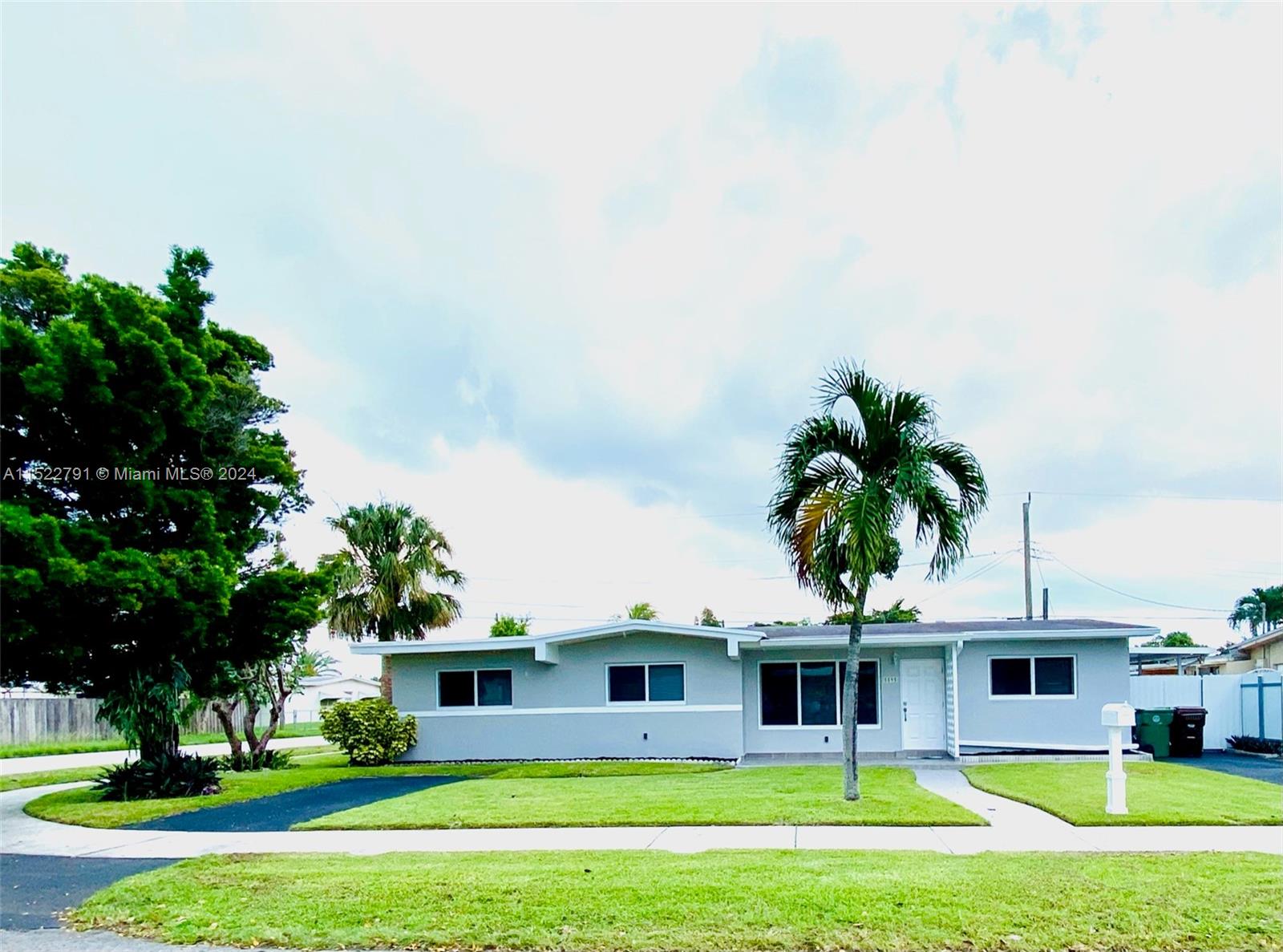 PALM SPRINGS ESTS 6TH ADD - Residential Lease