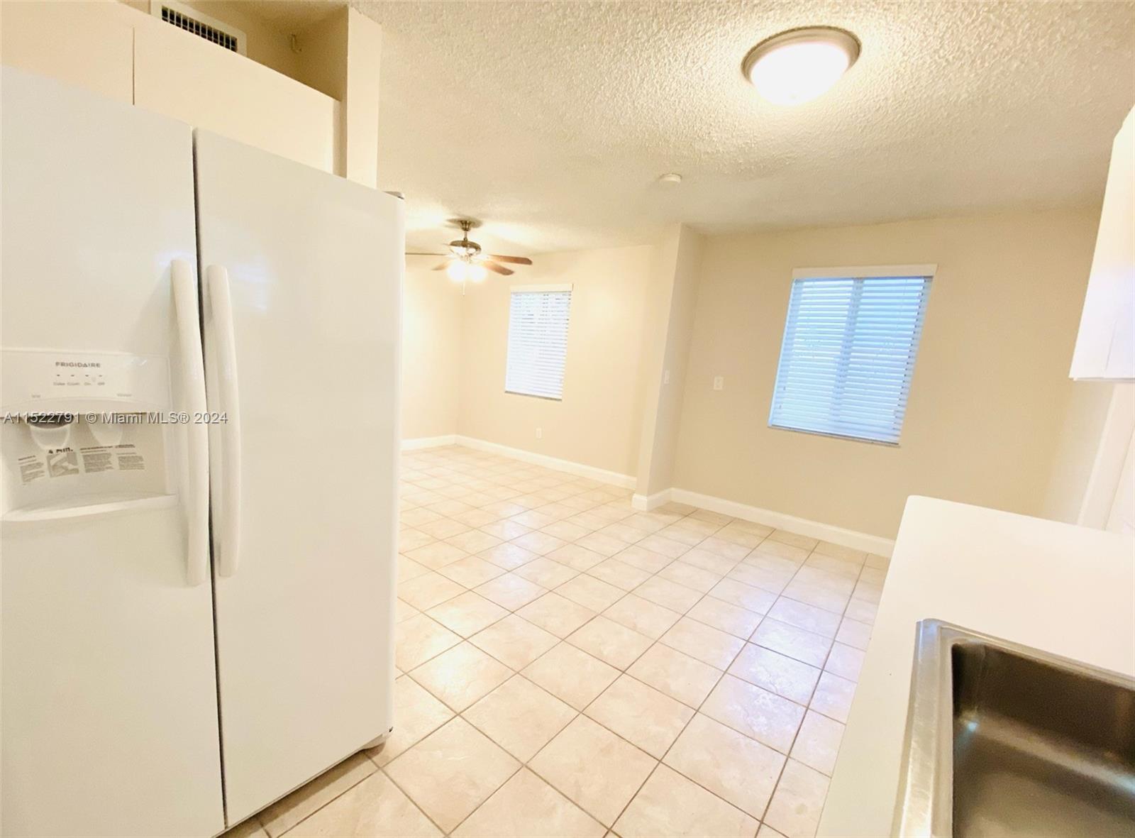 PALM SPRINGS ESTS 6TH ADD - Residential Lease