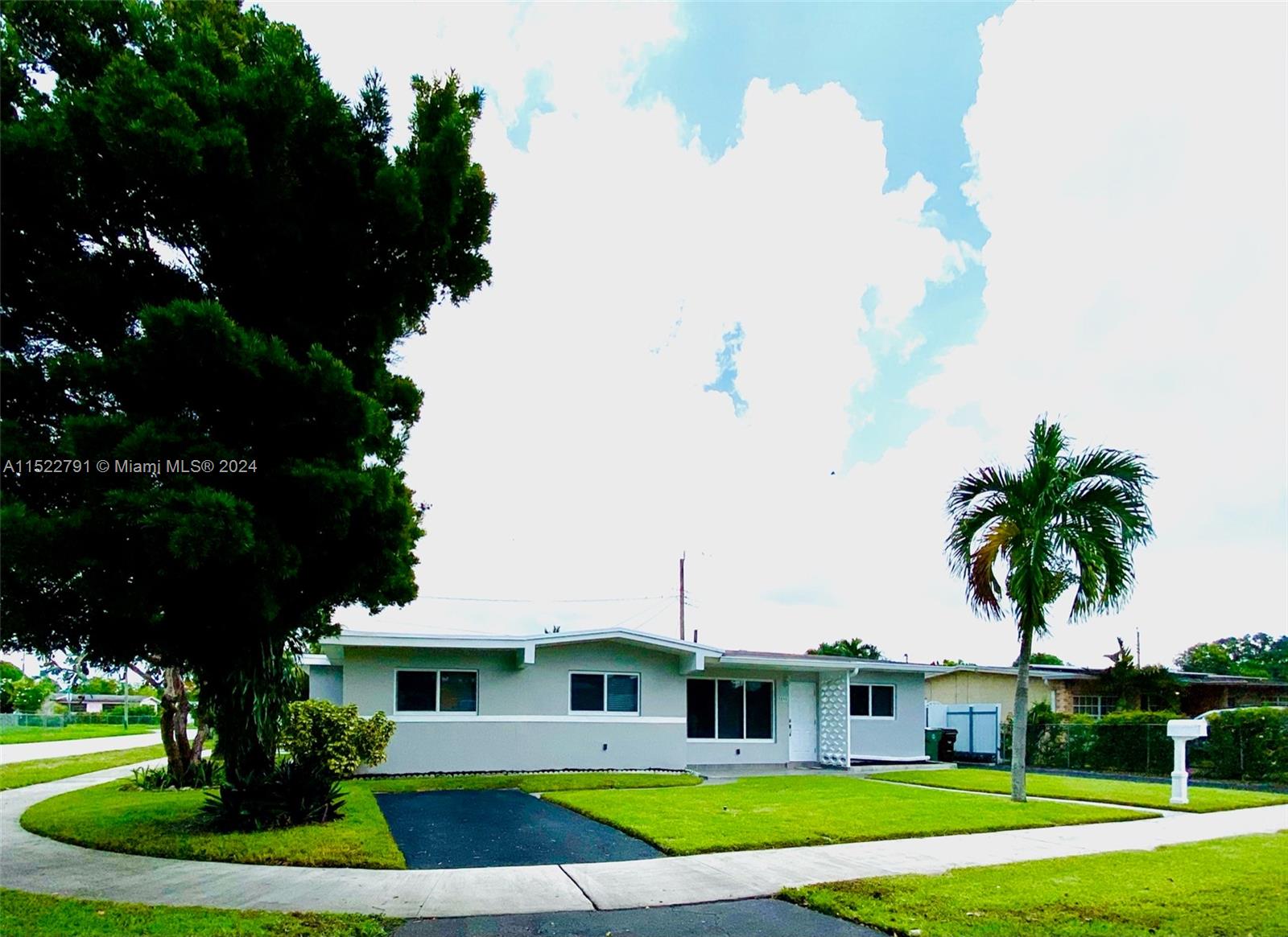 PALM SPRINGS ESTS 6TH ADD - Residential Lease