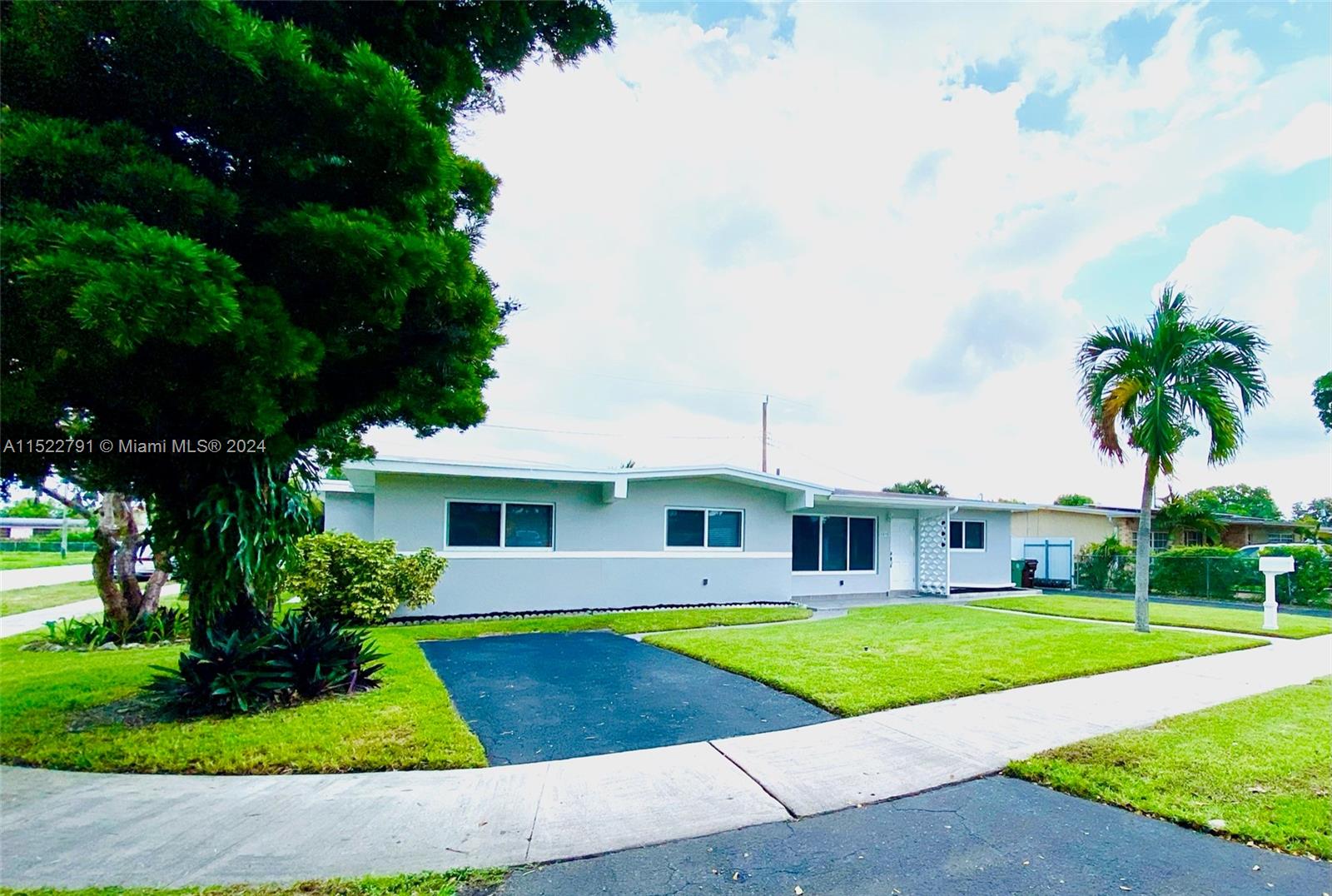 PALM SPRINGS ESTS 6TH ADD - Residential Lease