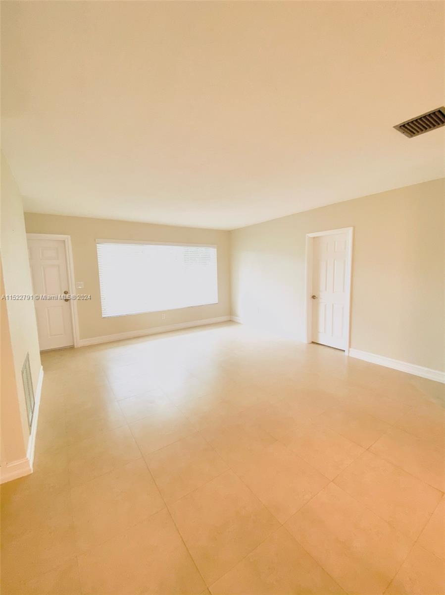 PALM SPRINGS ESTS 6TH ADD - Residential Lease