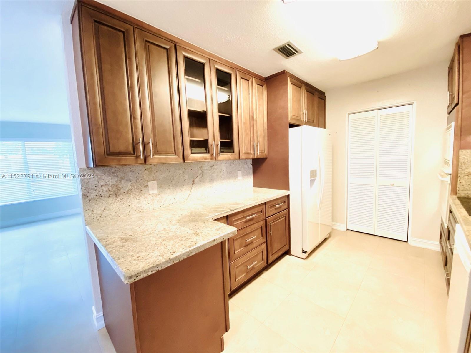PALM SPRINGS ESTS 6TH ADD - Residential Lease
