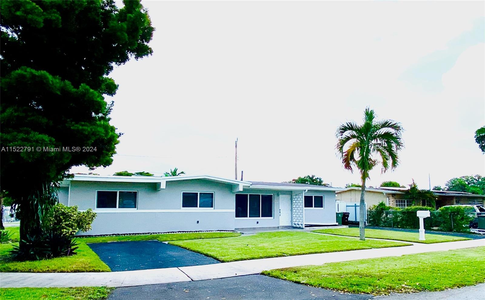 PALM SPRINGS ESTS 6TH ADD - Residential Lease