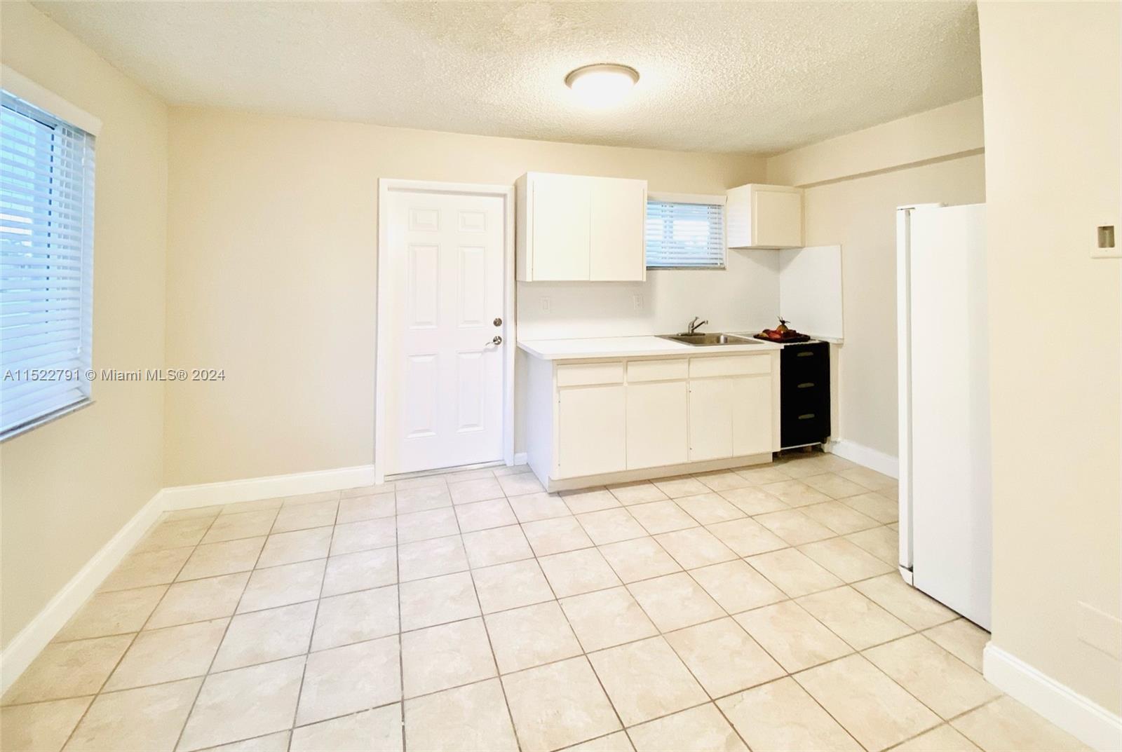 PALM SPRINGS ESTS 6TH ADD - Residential Lease
